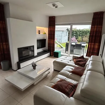 Ter Zwaanhoek Holiday home *